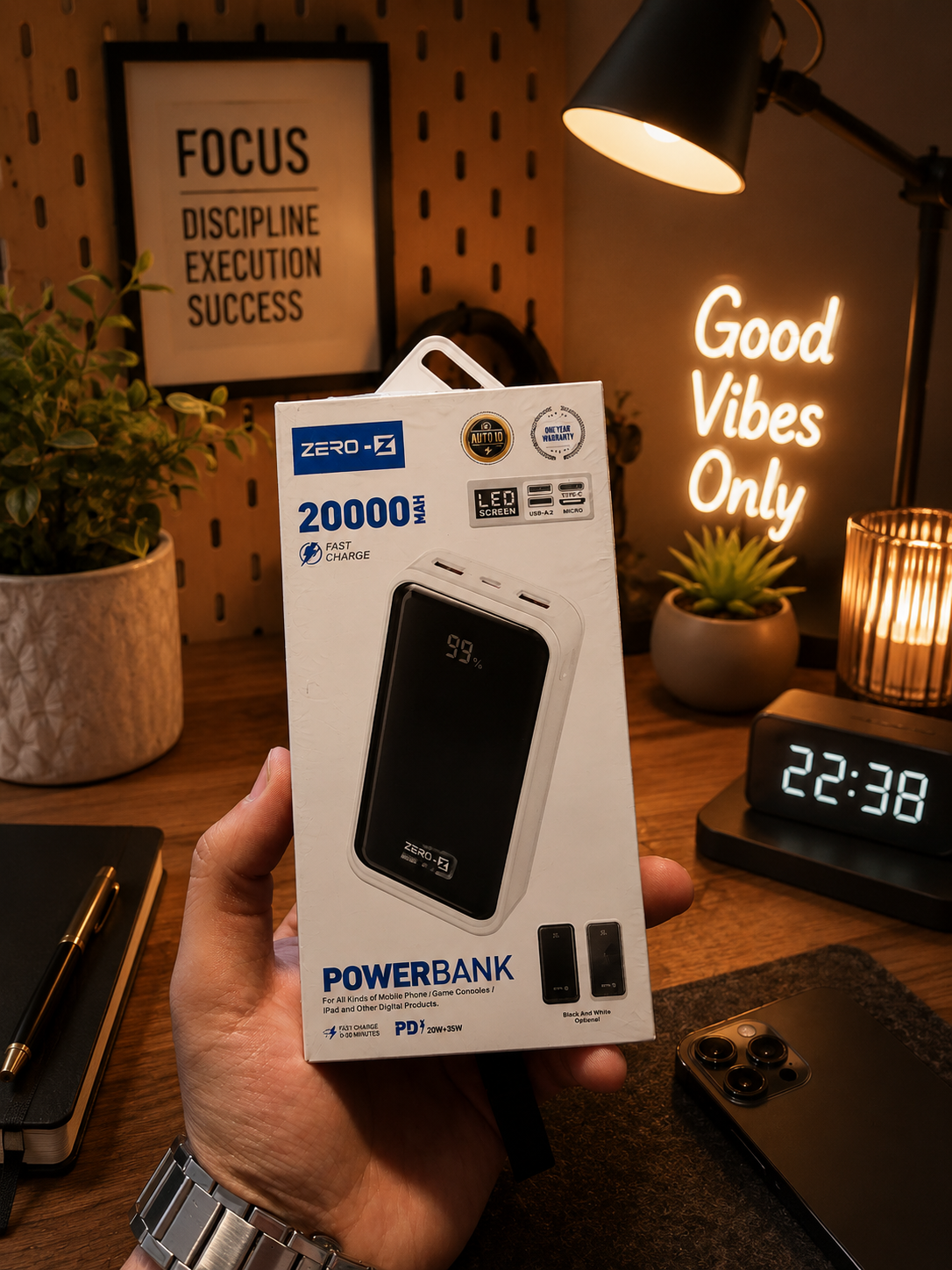 باور بانك 20,000 مللي أمبير بشحن سريع PD وشاشة LED رقمية